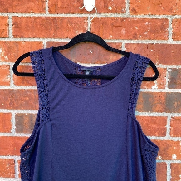 Torrid 1 Womens Blue Crochet Trim Split Back Tank Top - Picture 3 of 10